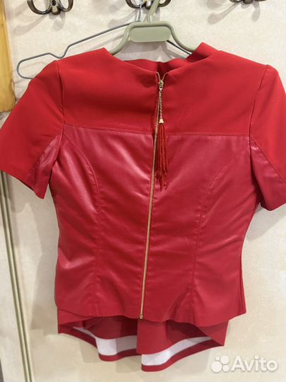 Костюм женский с юбкой 42