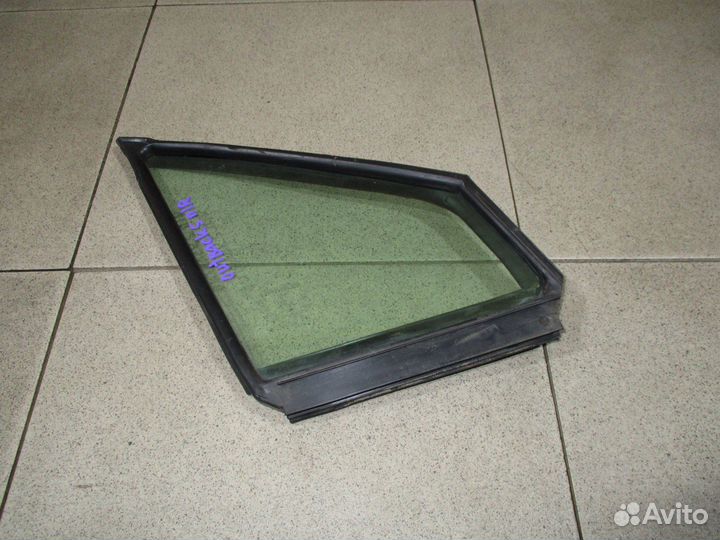 Стекло двери передней правой (форточка) Subaru Le