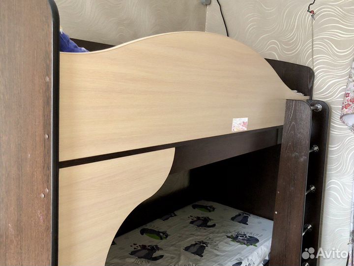 Двухъярусная кровать