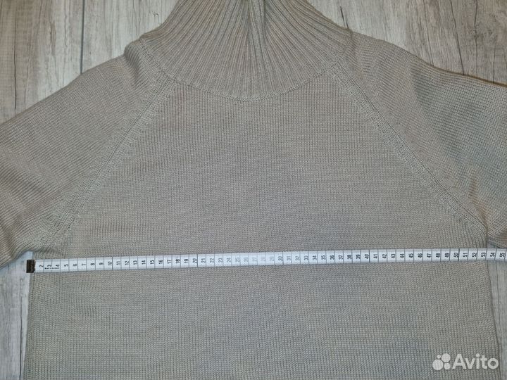 Свитер шерстяной женский с горлом