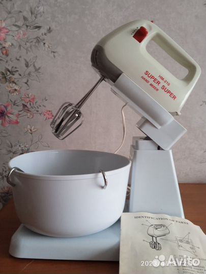 Ручной миксер с подставкой и чашей