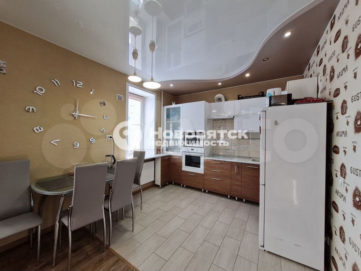 3-к. квартира, 60 м², 1/10 эт.