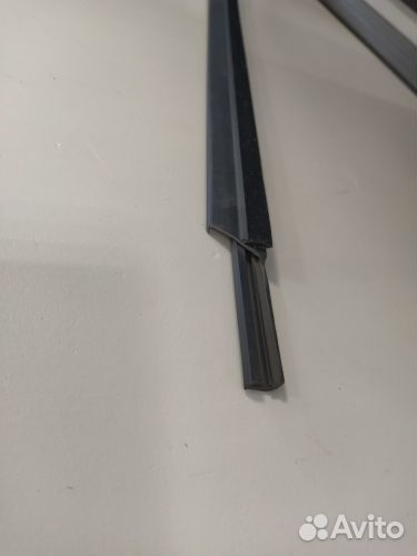 Уплотнитель стекла наружний нижний левый задней дв