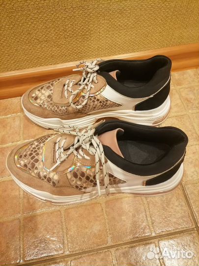 Кроссовки женские 40 размер
