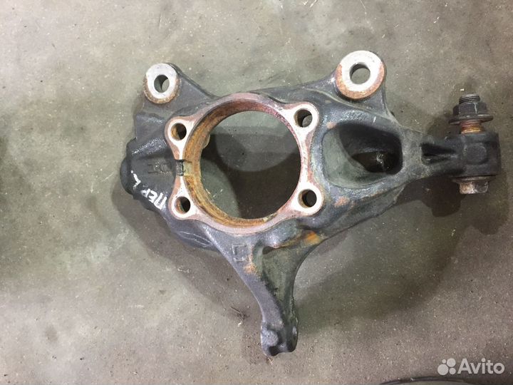 Мазда 6 Поворотный кулак передний левый