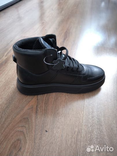 Женские демисезонные кроссовки