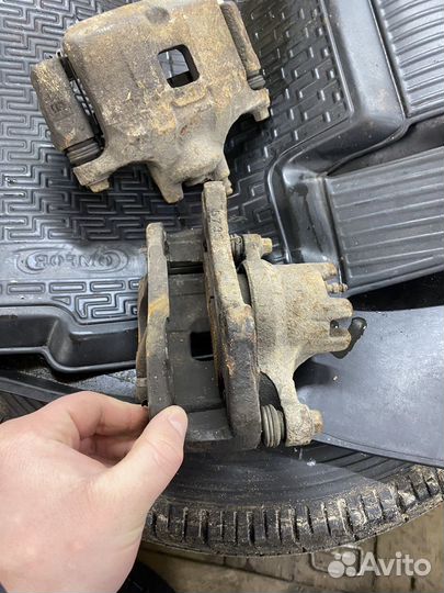 Суппорта передние лансер 10