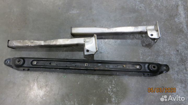 Усилитель радиатора нижний Citroen Picasso