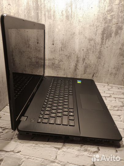 Монстр Asus Nvidia 940M/i5-5200U/17.3 Дюйма/SSD