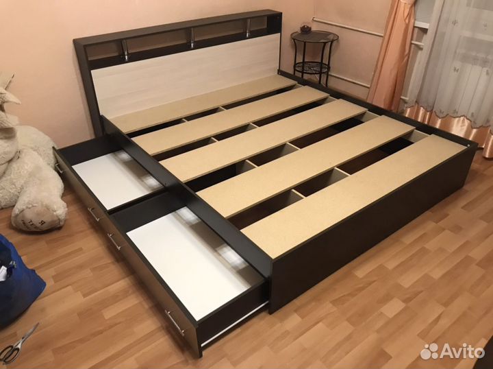 Кровать