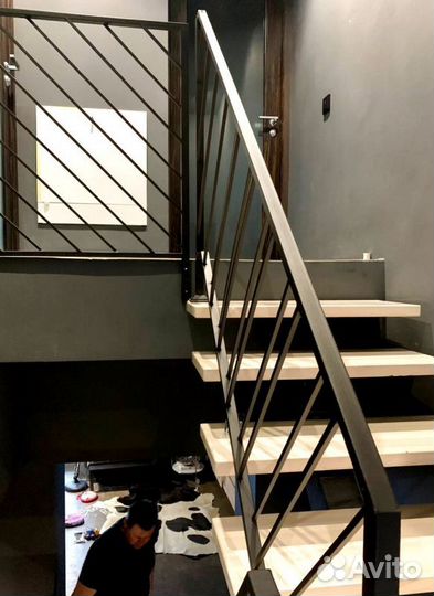 Лестница на металлокаркасе открытого типа