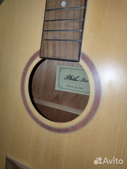 Акустическая гитара