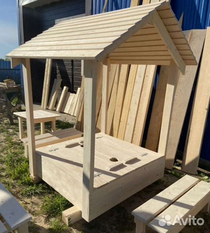 Детская песочница с крышей и крышкой