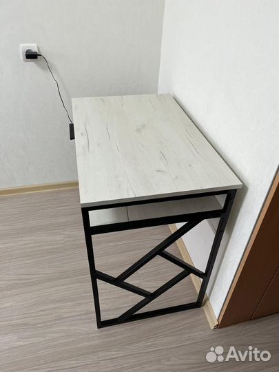 Стол письменный