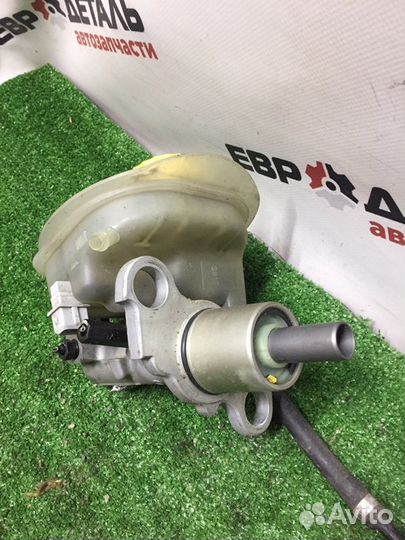 Главный тормозной цилиндр Audi A6 универсал 2.5