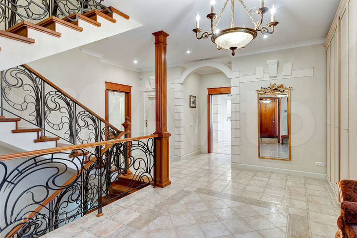 Коттедж 780 м² на участке 47,7 сот.