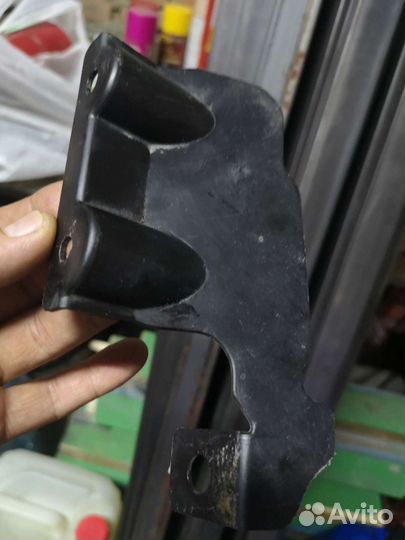 Дефлектор радиатора правый Ford Fusion рестайлинг