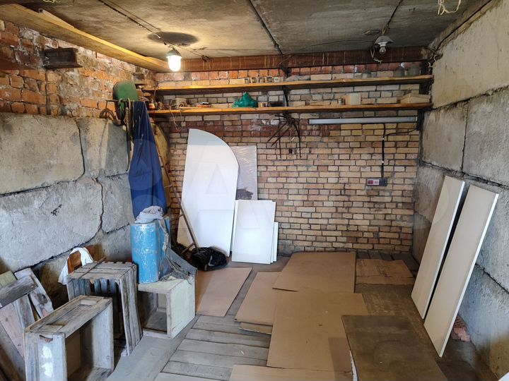 Гараж, > 30 м²