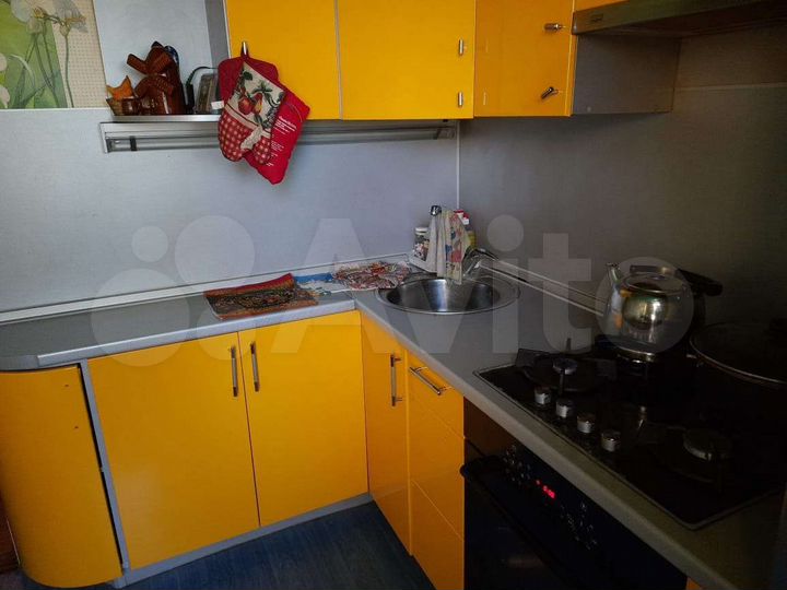 Доля в 2-к. квартире, 45 м², 2/4 эт.