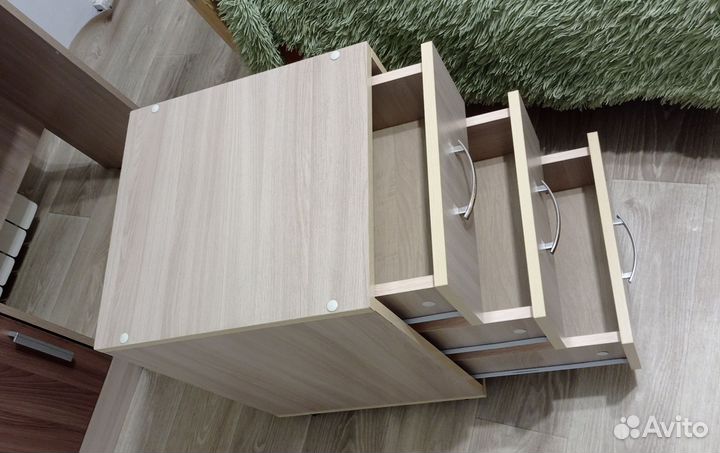 Тумба с выкатными ящиками