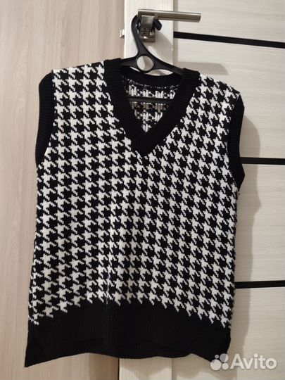 Свитер и жилетка