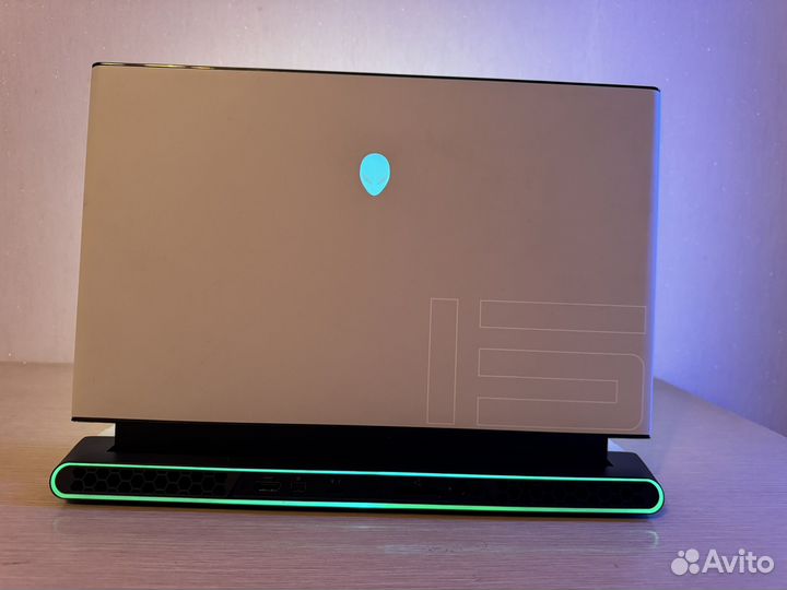 Alienware m15 r3 300hz i7 rtx 2080super 32/2tb