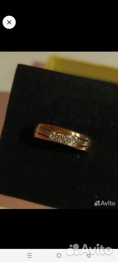 Кольцо с бриллиантом