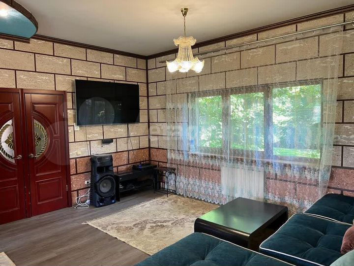 Коттедж 253 м² на участке 18 сот.