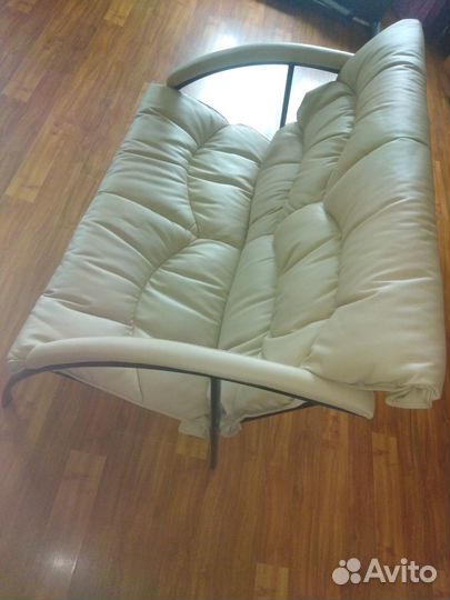 Офисный кожаный диван