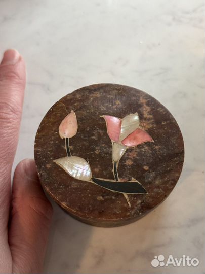 Шкатулка из натурального камня с перламутром