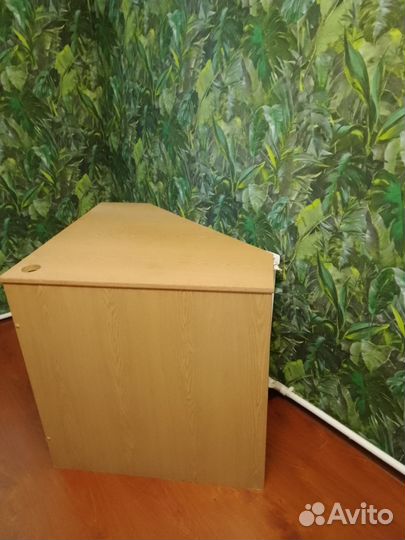 Стол угловой