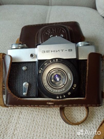 Советский фотоаппарат Зенит - В