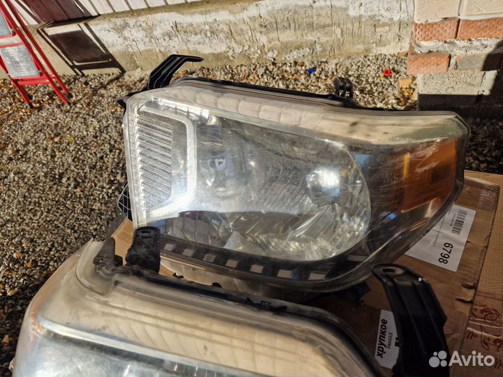 Фары Toyota Tundra 2014