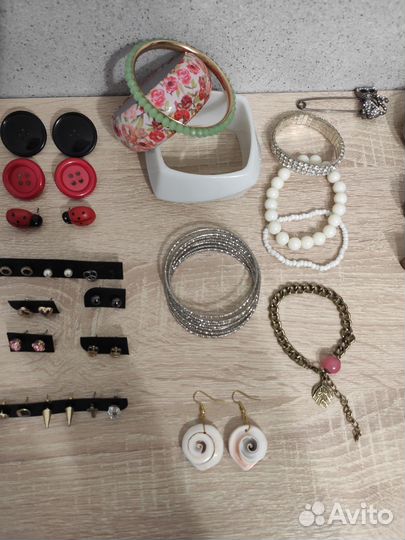 Бижутерия украшения разное много