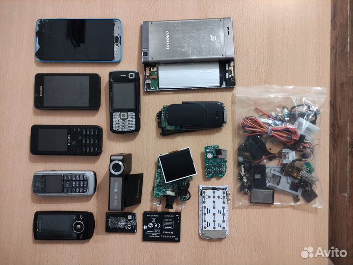 Телефоны рабочие и на запчасти