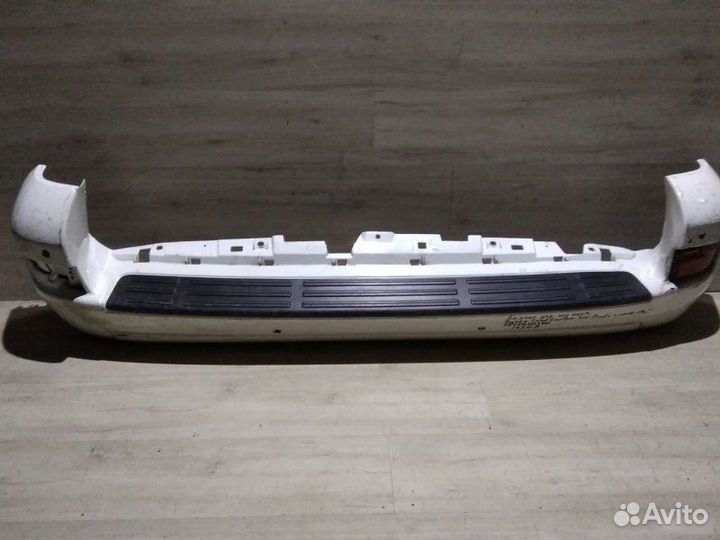 Бампер задний Toyota