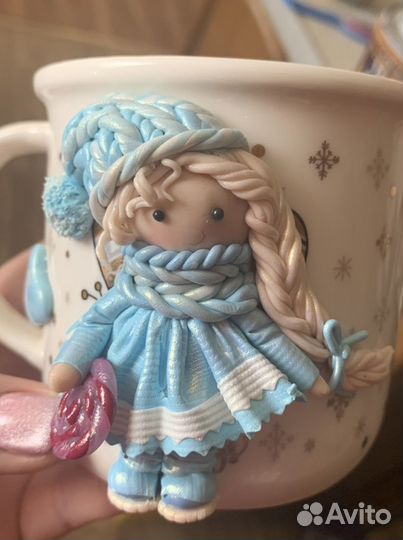 Подарок близким: Кружки с декором из полимерной г