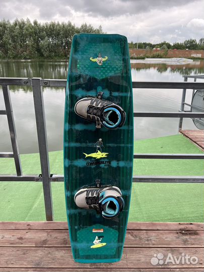 Вейкборд hyperlite с креплениями
