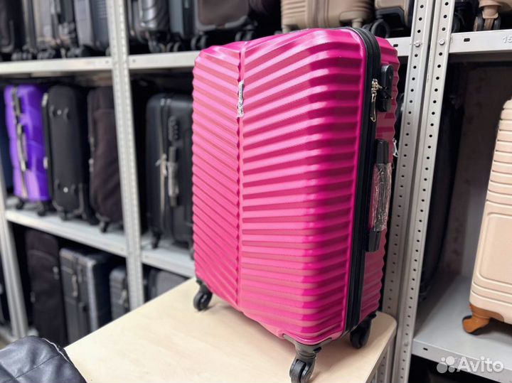 Чемодан на колесах большой
