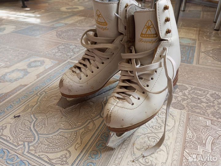 Фигурные коньки Jackson 32