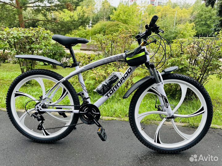 Велосипед горный новый 26R рама 17 (белый)