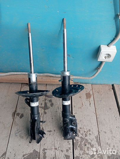 Стойки передние Honda Freed