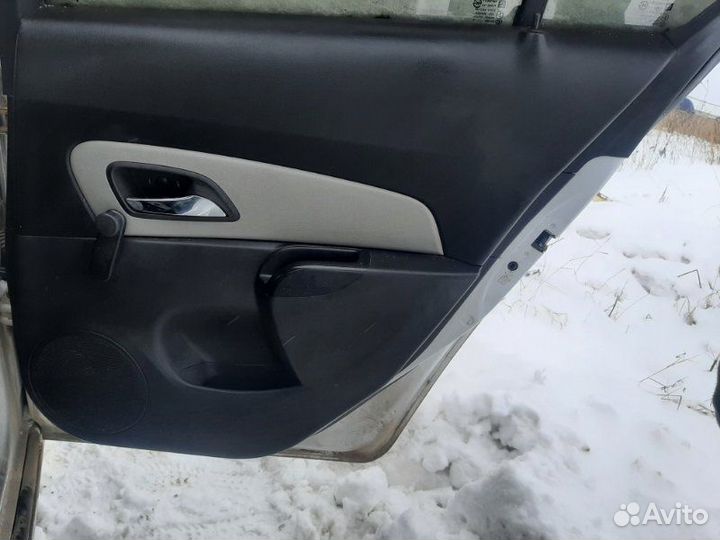 Обшивка двери Chevrolet Cruze Z18XER 2013