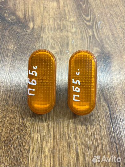 Повторитель поворота в крыло передний Volkswagen