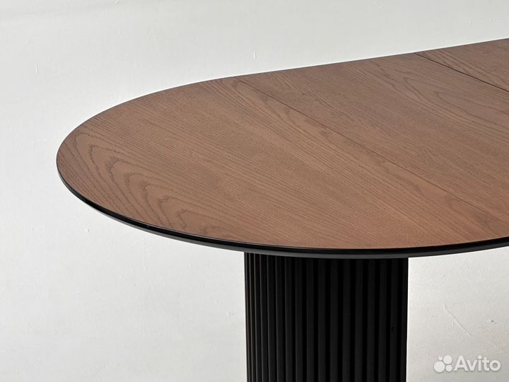 Стол обеденный