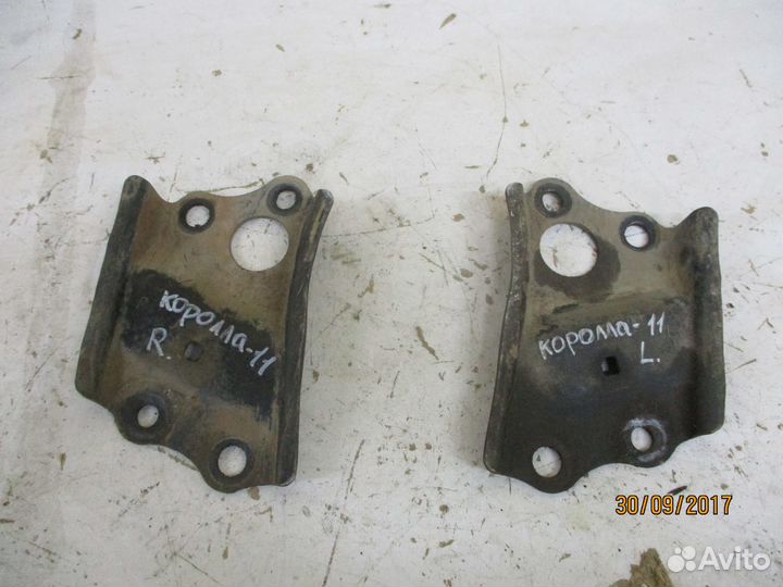 Кронштейны подрамника R L Тойота Королла 150
