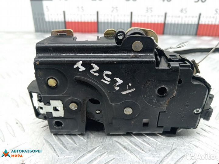 Замок двери передней левой Volkswagen Golf 4 2001