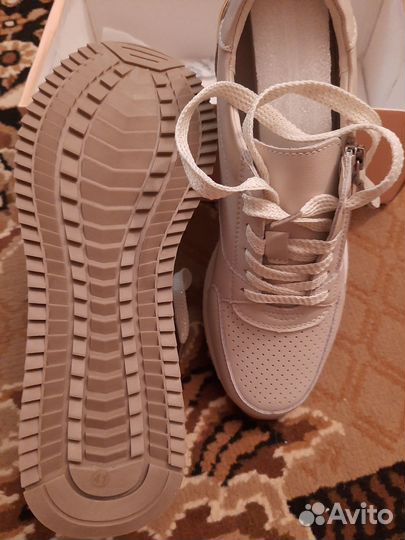 Кроссовки из натуральной кожи