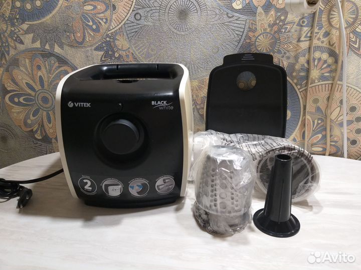 Мясорубка электрическая vitek черная/белая