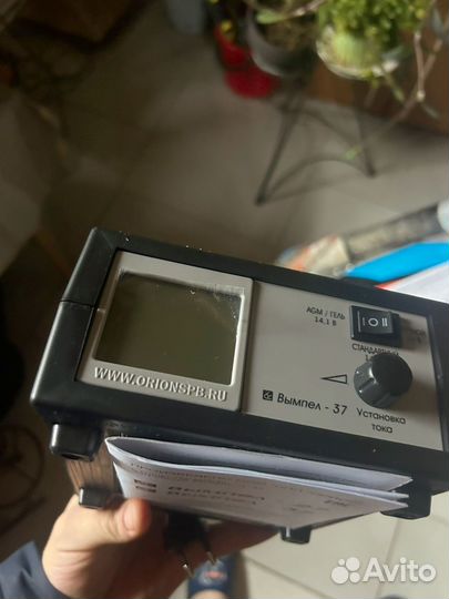 Пусковое зарядоное устройство для 12 вольтный акб